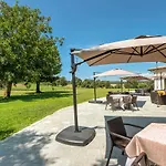 Borgo La Chiaracia & ホテル Castel Giorgio