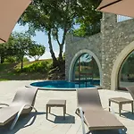 Borgo La Chiaracia & 5*