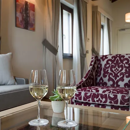 Otel Borgo La Chiaracia &