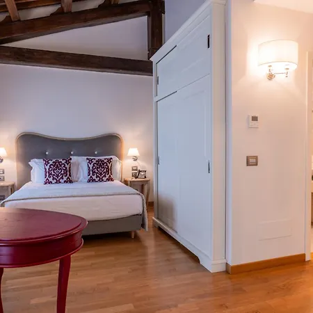Borgo La Chiaracia & Hotell 5*