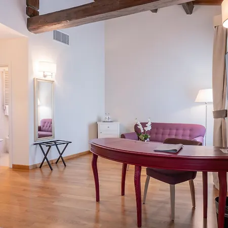 Otel Borgo La Chiaracia &