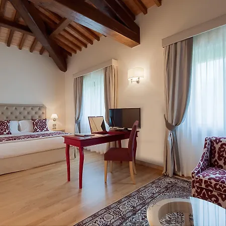 Borgo La Chiaracia & ホテル 5*