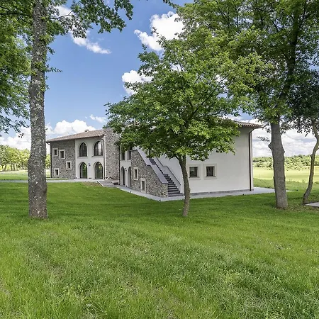 Borgo La Chiaracia & 5*