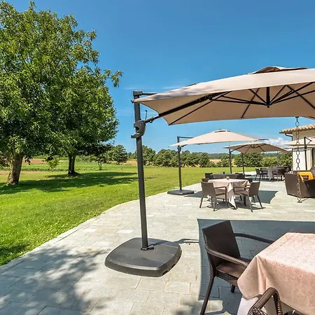 Borgo La Chiaracia & ホテル Castel Giorgio