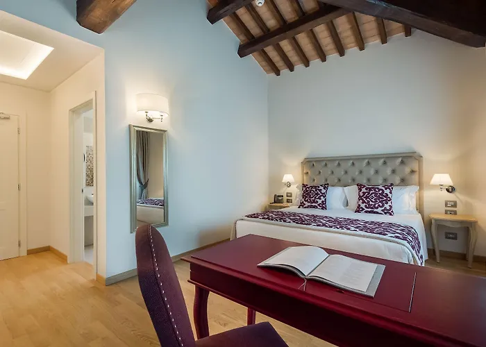 Borgo La Chiaracia & 5* Castel Giorgio