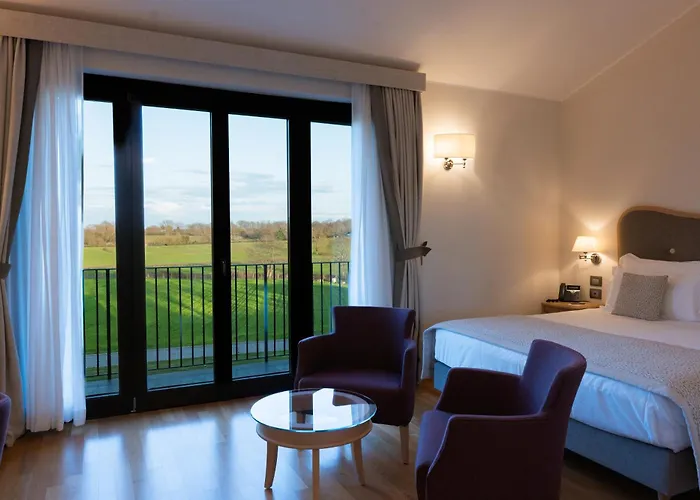 Borgo La Chiaracia & Otel