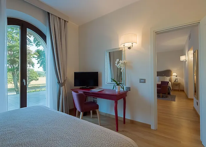 Borgo La Chiaracia & 5* Castel Giorgio
