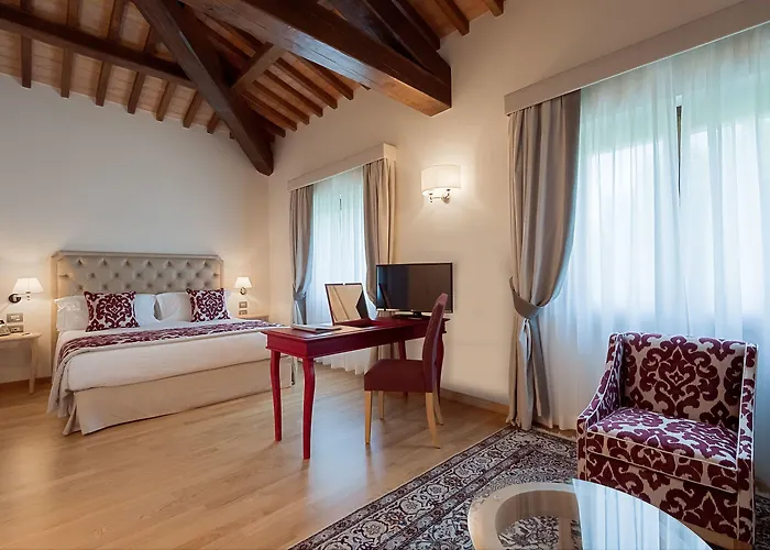 Borgo La Chiaracia & Hotel 5*