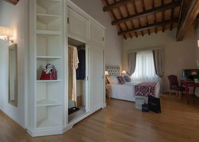 Borgo La Chiaracia & 5*