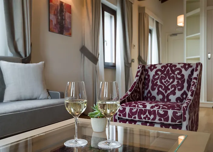 Hotel Borgo La Chiaracia & 5*