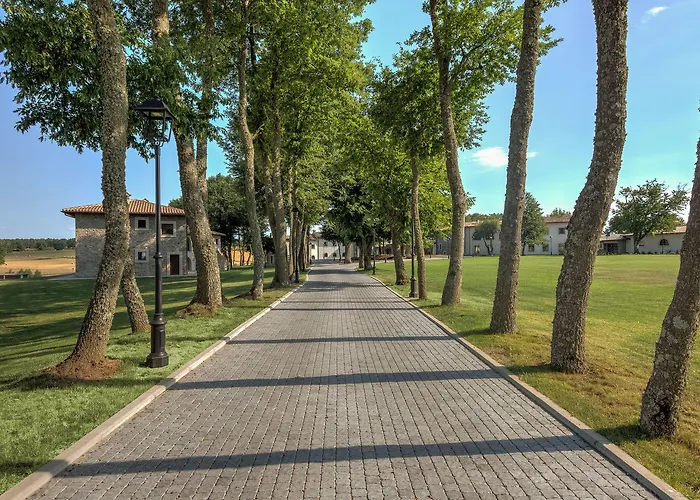 Hotel Borgo La Chiaracia & 5*