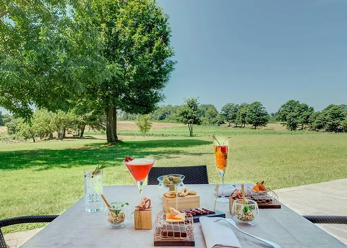 Borgo La Chiaracia & 5*